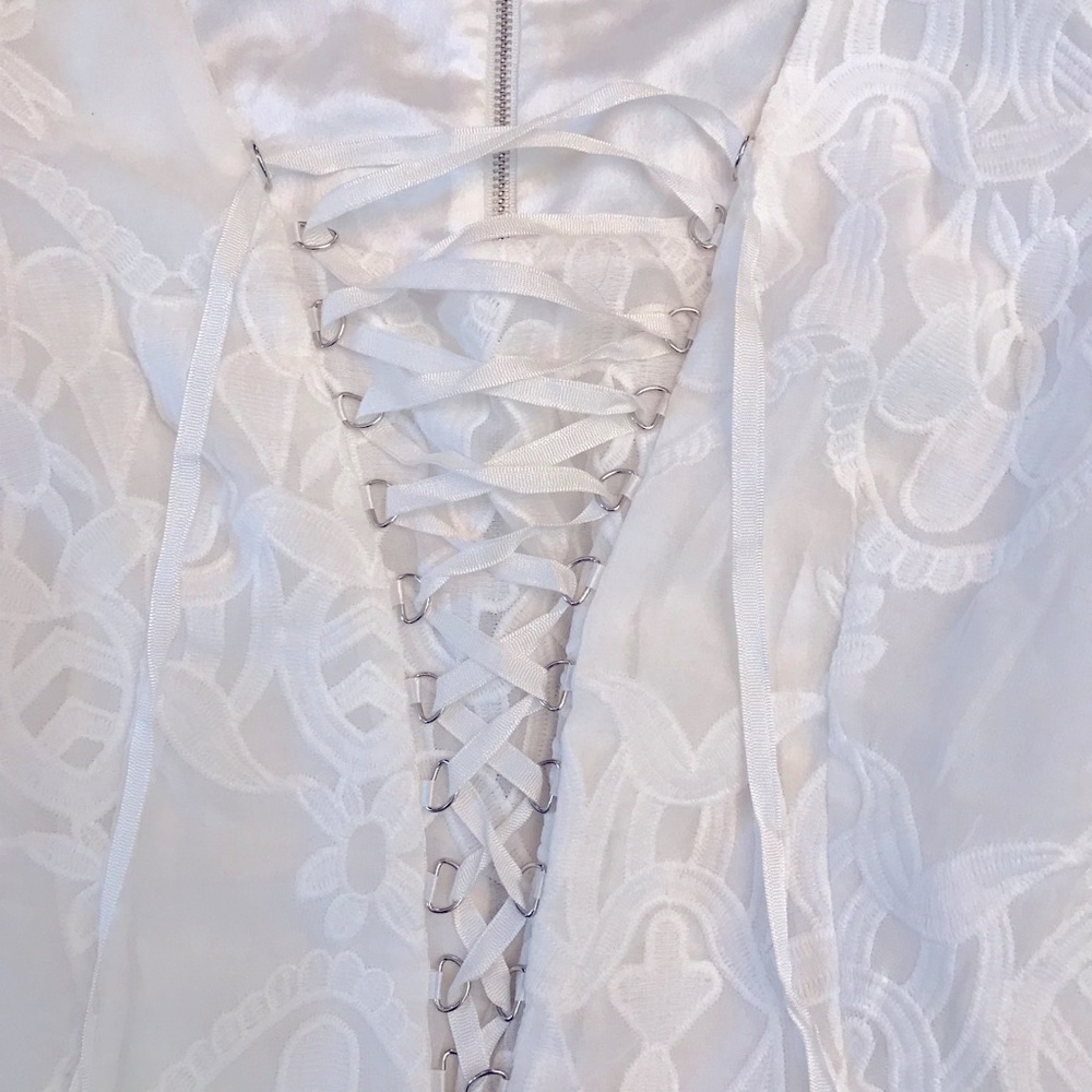 Line Dot White Floral Lace Up Romper NEW Size Large Long Sleeve Wedding Coquette - Picture 6 of 16